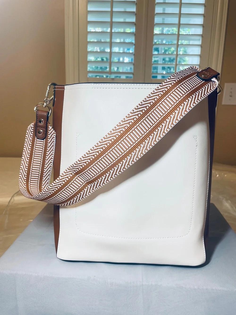 BOSTANTEN Women’s Soft Leather Hobo Bucket Shoulder Bag Two Toned Brown & Cream